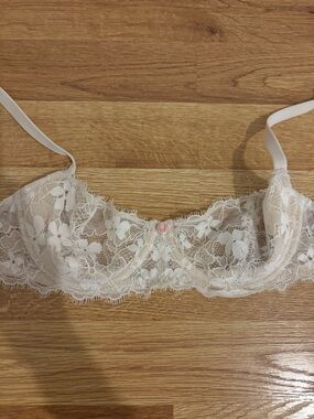 NWOT Victorias Secret Lace Bralette in Ivory